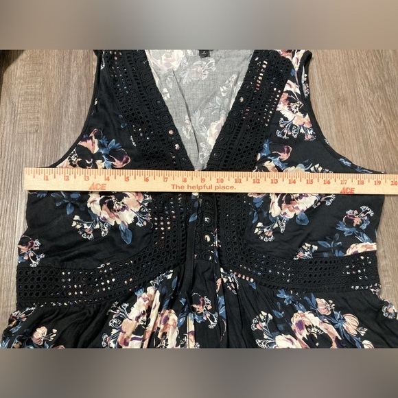 Torrid Top 2 Floral Sleeveless Boho Eyelet Trim Tasseled - Picture 7 of 8